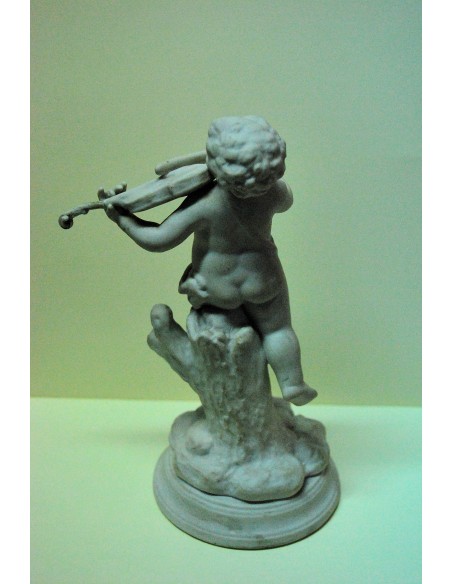 Biscuit, niño tocando el violín.