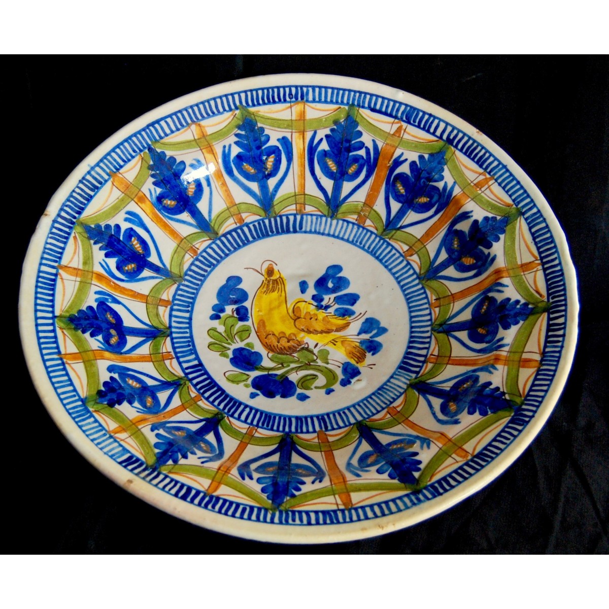 Plato de cerámica del siglo XIX de Manises (Valencia), “ave”