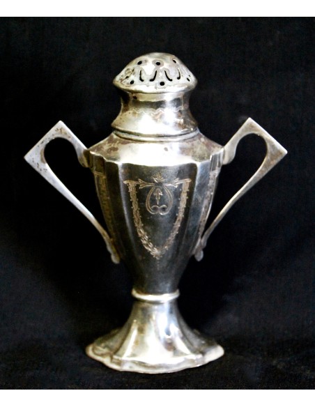 Salero de plata de finales del siglo XIX.