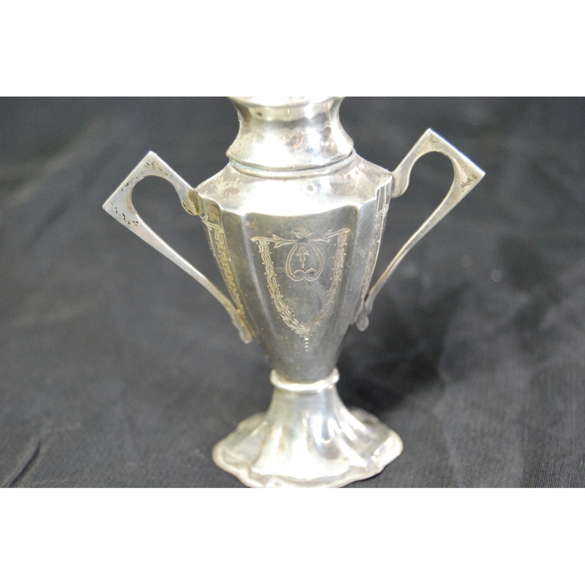 Salero de plata de finales del siglo XIX.