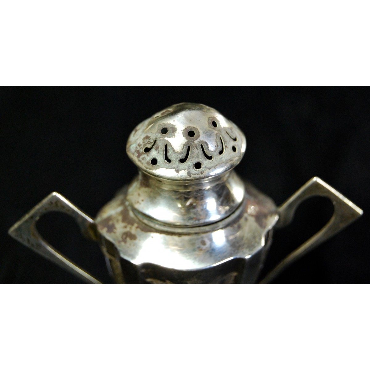 Salero de plata de finales del siglo XIX.