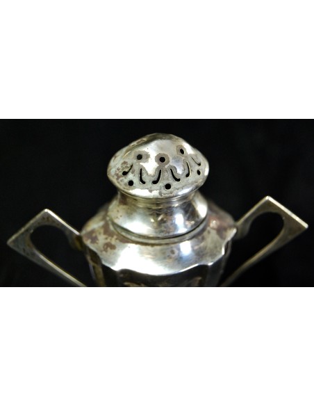 Salero de plata de finales del siglo XIX.