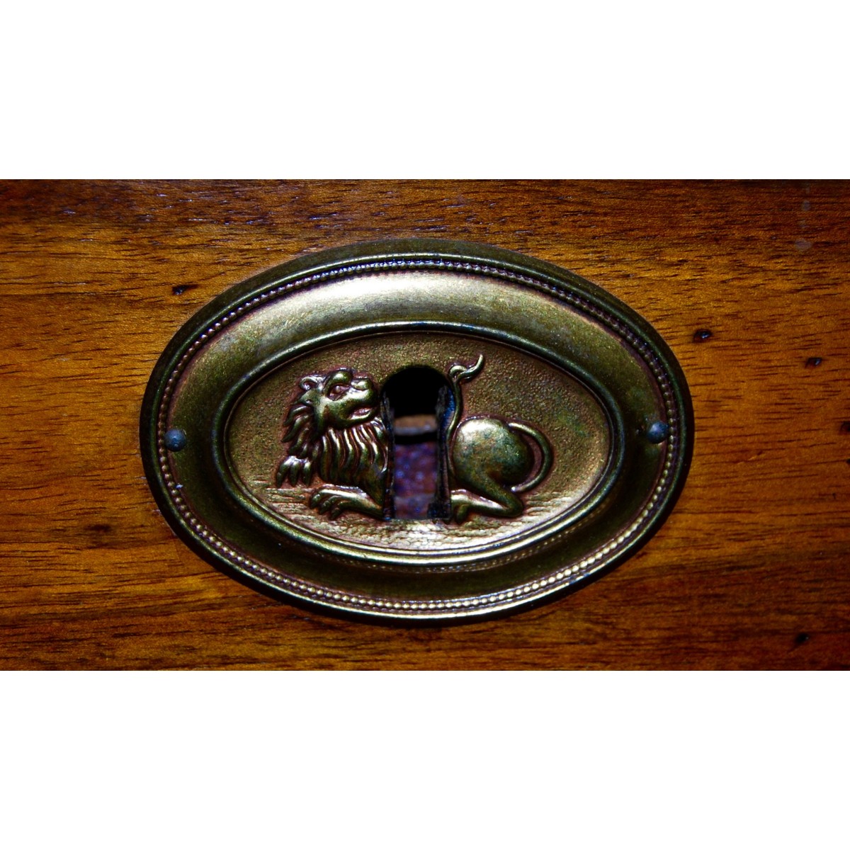 Comó impero italiano in noce, principio del XIX secolo