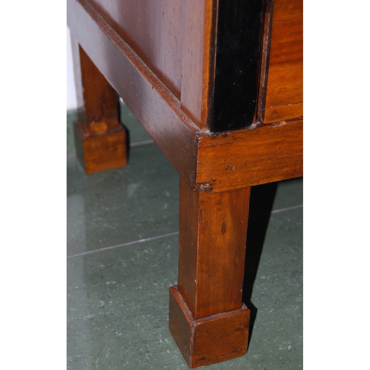 Comó impero italiano in noce, principio del XIX secolo