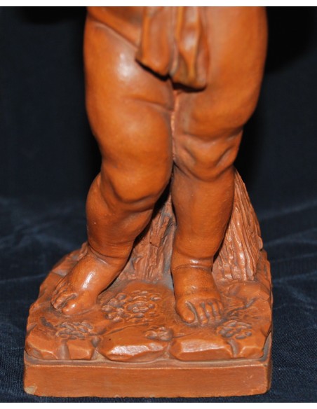 Putto jugando con aves, terracota de principio del siglo XX.
