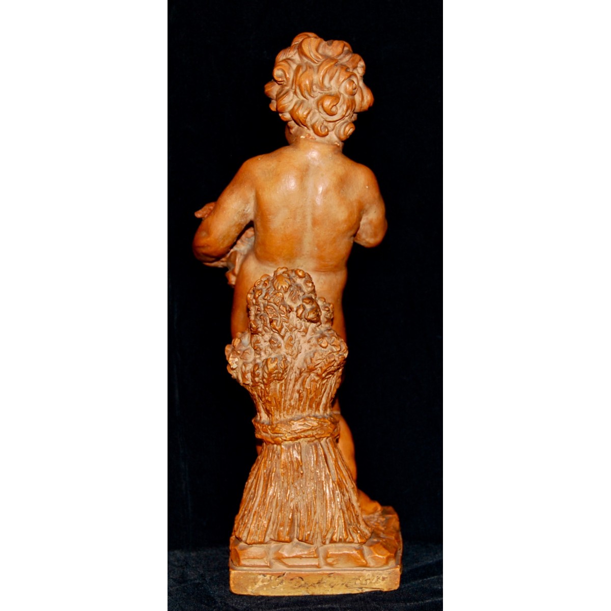 Putto jugando con aves, terracota de principio del siglo XX.