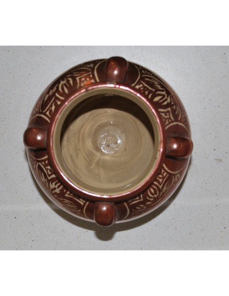 Jarrón de reflejo metálico.