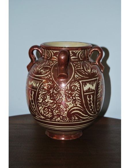 Jarrón de reflejo metálico.