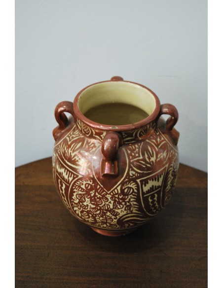 Jarrón de reflejo metálico.