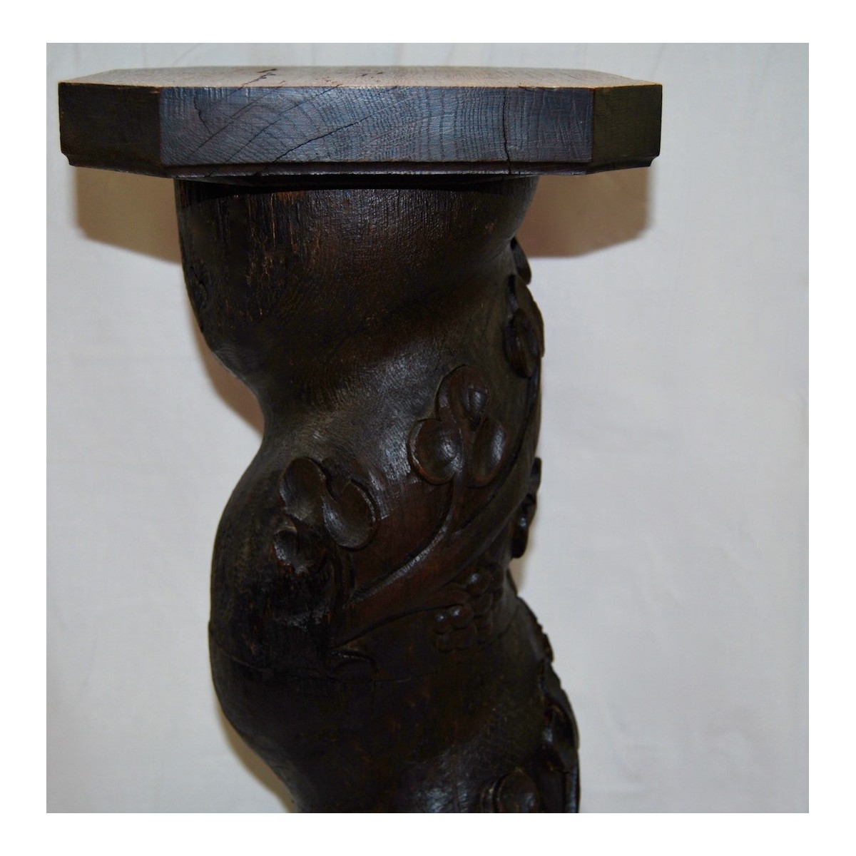 Baroque column in oak wood, 17th.