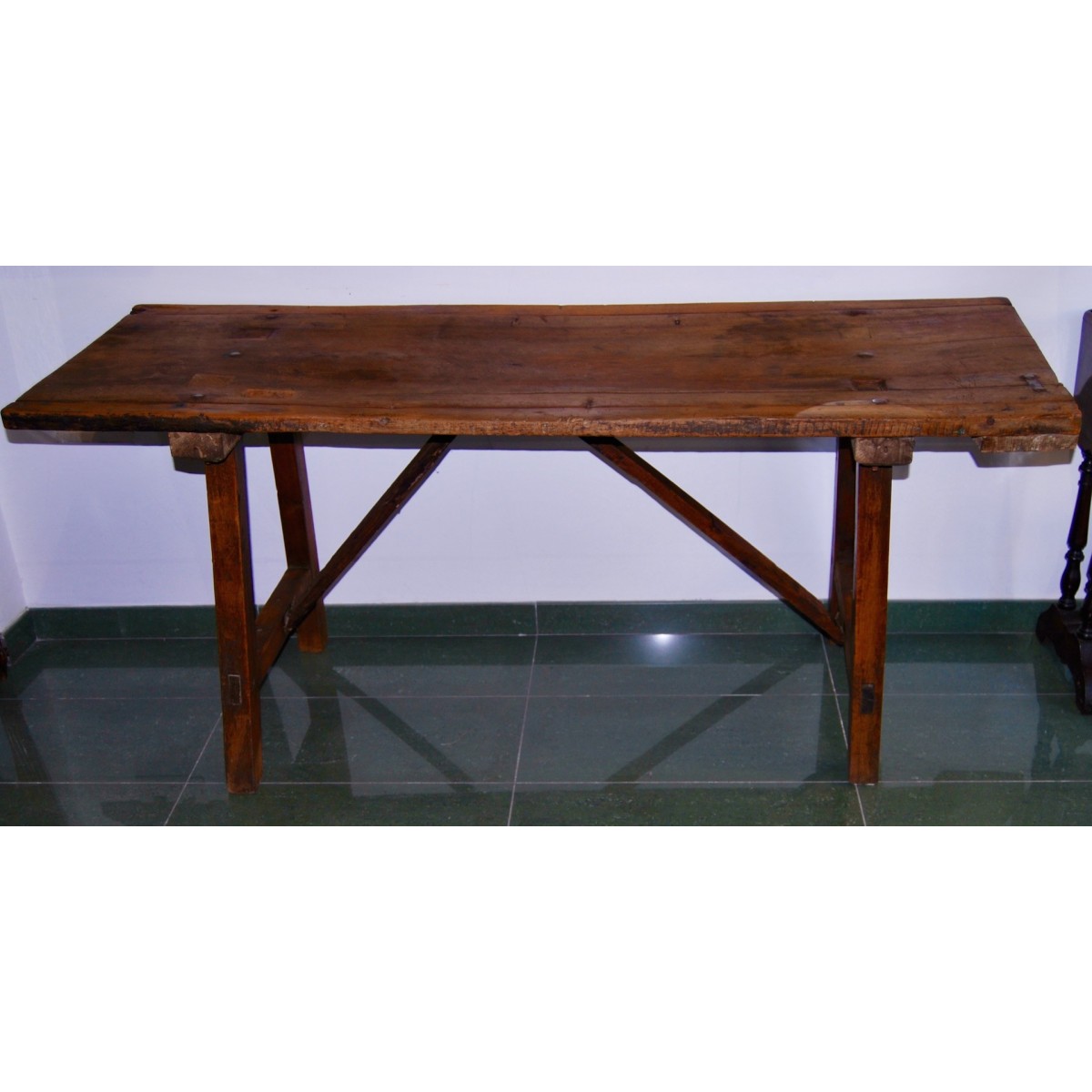Dining walnut table antiques, 19th 
