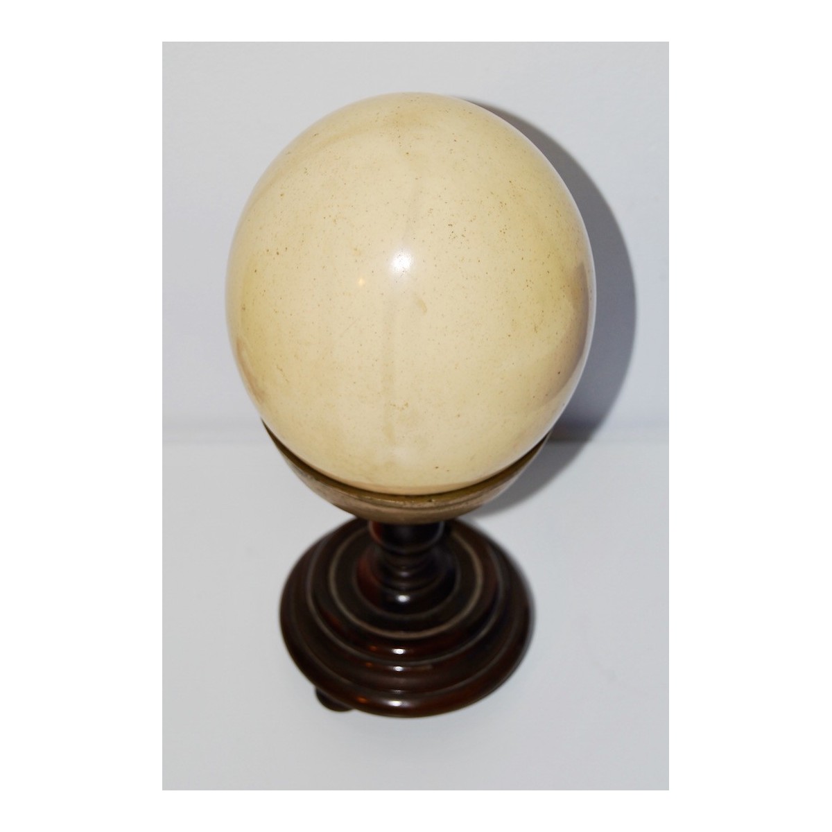 Cáliz con huevo de avestruz, siglo XIX.