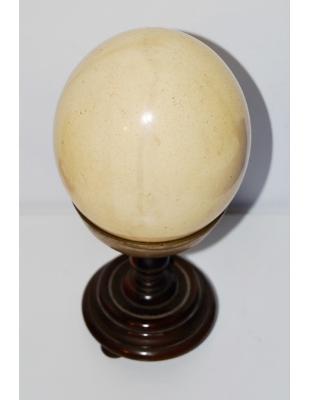 Cáliz con huevo de avestruz, siglo XIX.