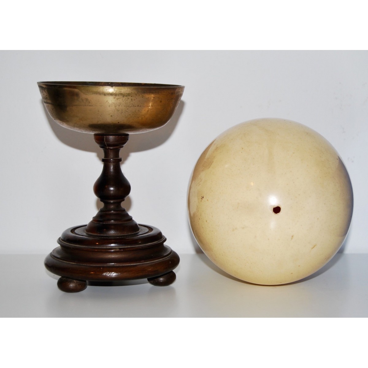 Cáliz con huevo de avestruz, siglo XIX.