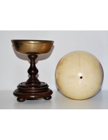 Cáliz con huevo de avestruz, siglo XIX.