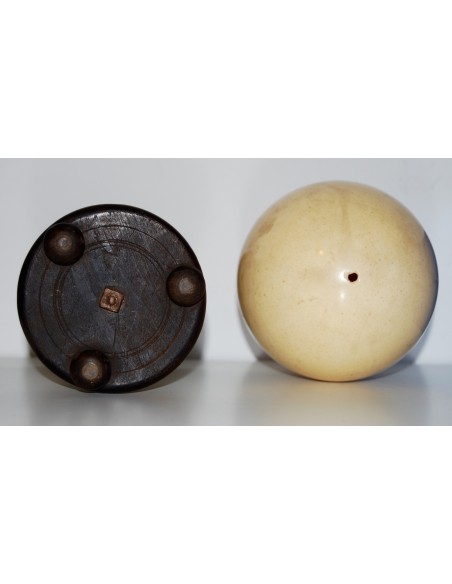 Cáliz con huevo de avestruz, siglo XIX.