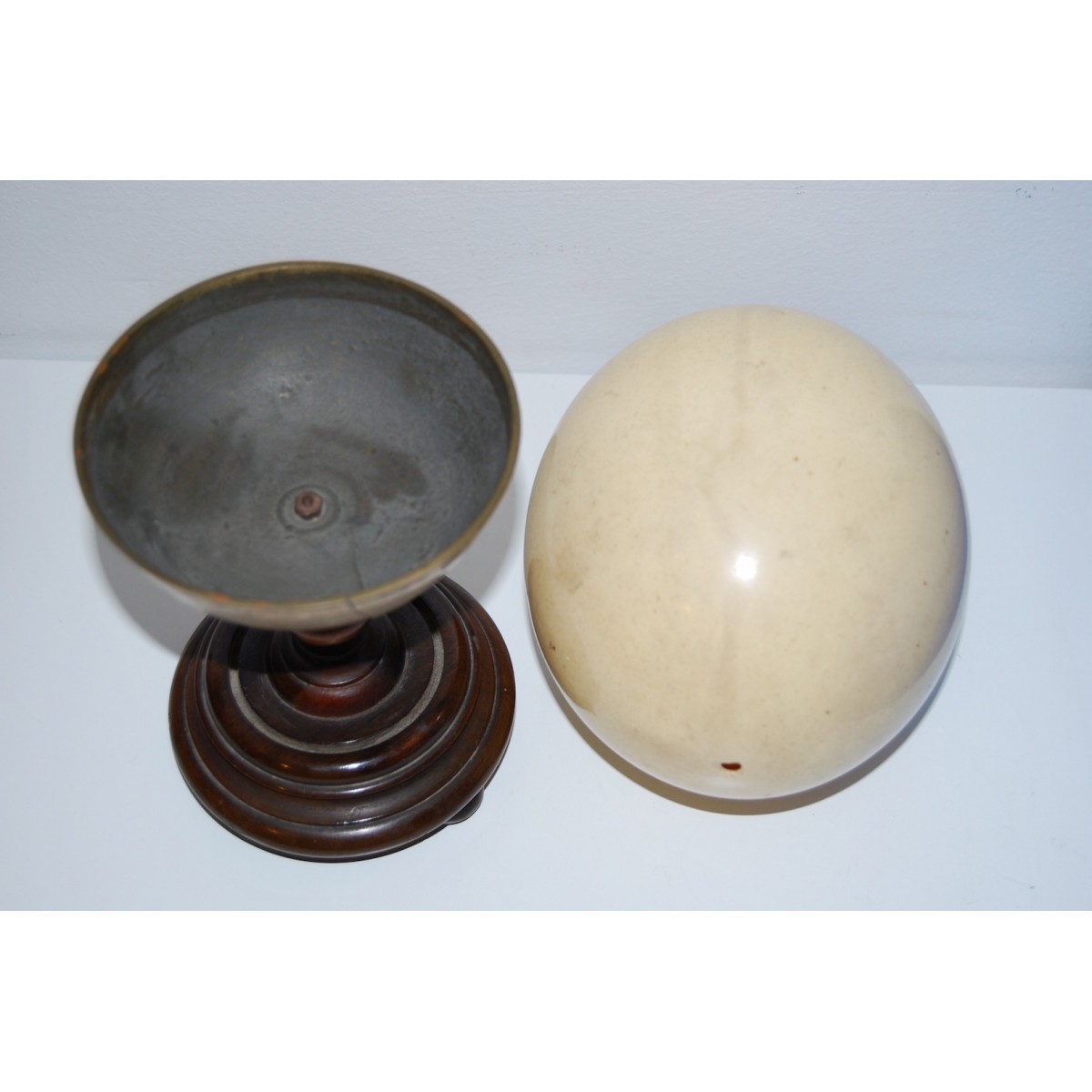 Cáliz con huevo de avestruz, siglo XIX.