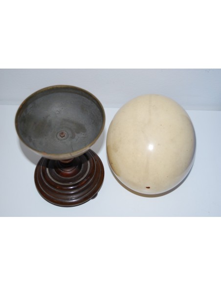 Cáliz con huevo de avestruz, siglo XIX.