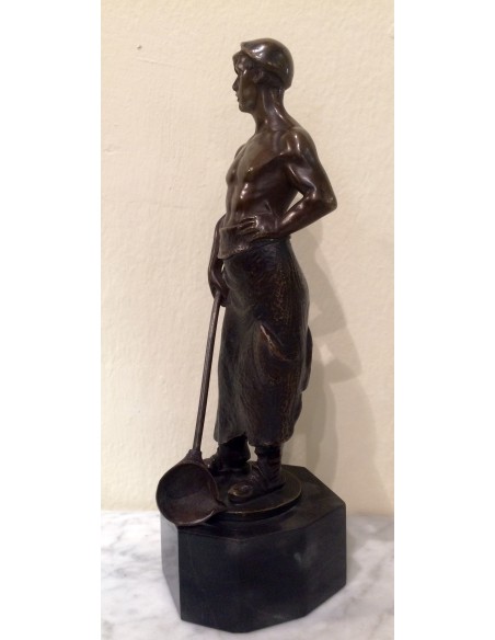 Herrero, escultura de bronce, periodo decó 