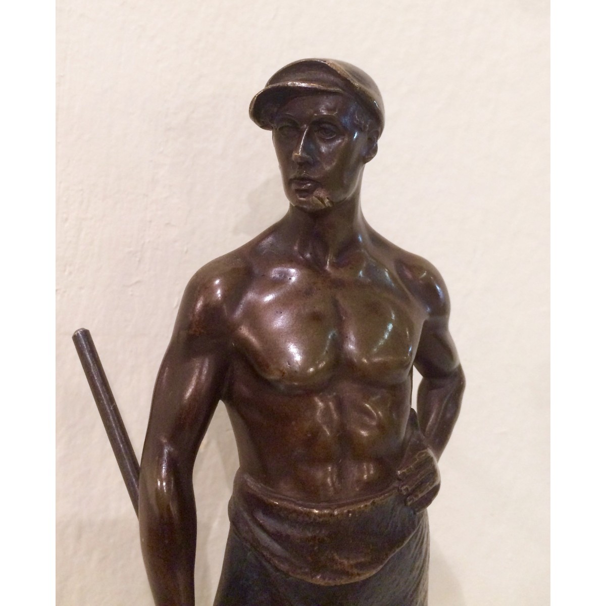Herrero, escultura de bronce, periodo decó 