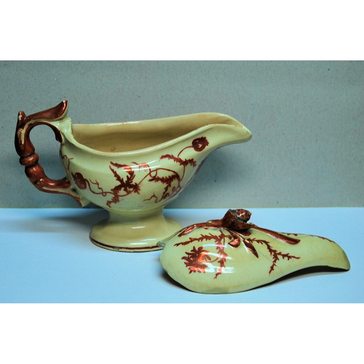 Salsera de reflejo metálico 