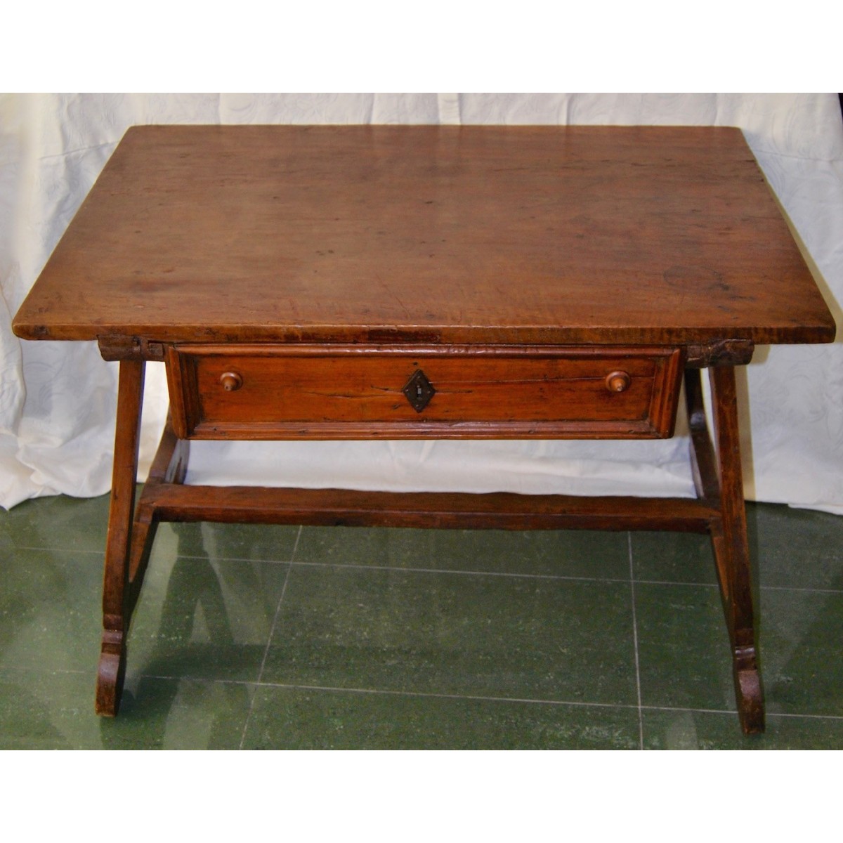 Tavolo scrittoio, legno di noce, del 600