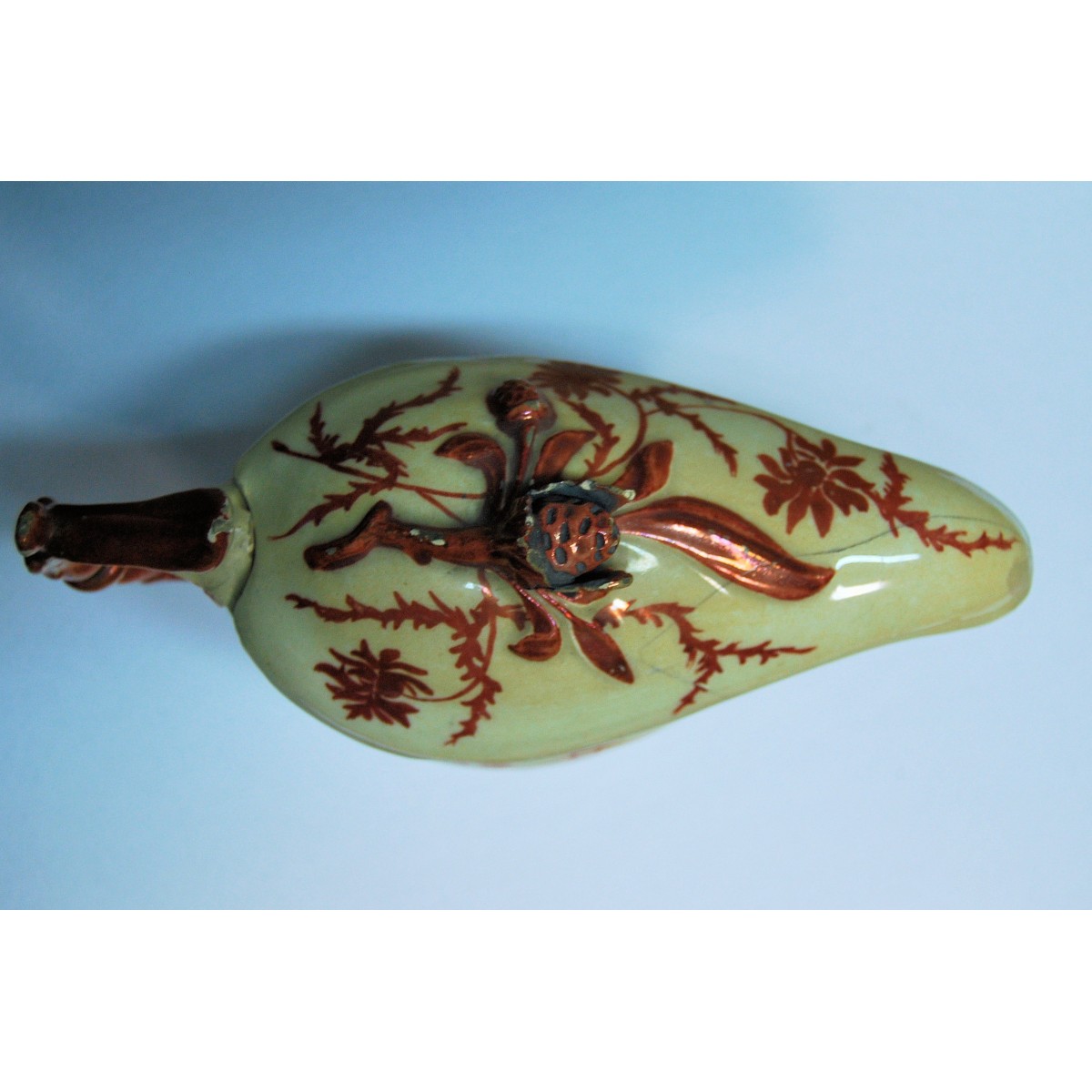 Salsera de reflejo metálico 