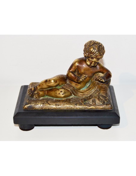 Putto, scultura de bronce de finales del siglo XIX.