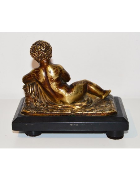 Putto, scultura de bronce de finales del siglo XIX.