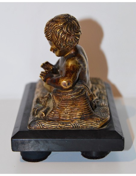 Putto, scultura de bronce de finales del siglo XIX.