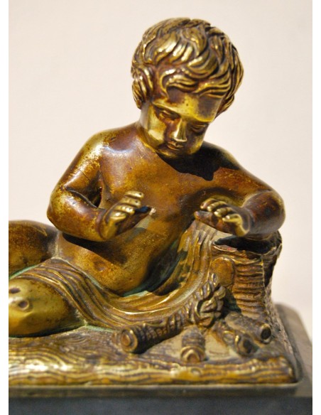 Putto, scultura de bronce de finales del siglo XIX.