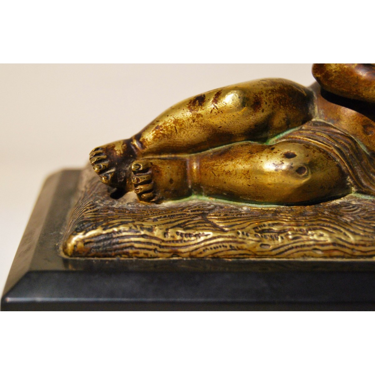 Putto, scultura de bronce de finales del siglo XIX.