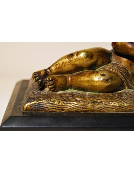 Putto, scultura de bronce de finales del siglo XIX.