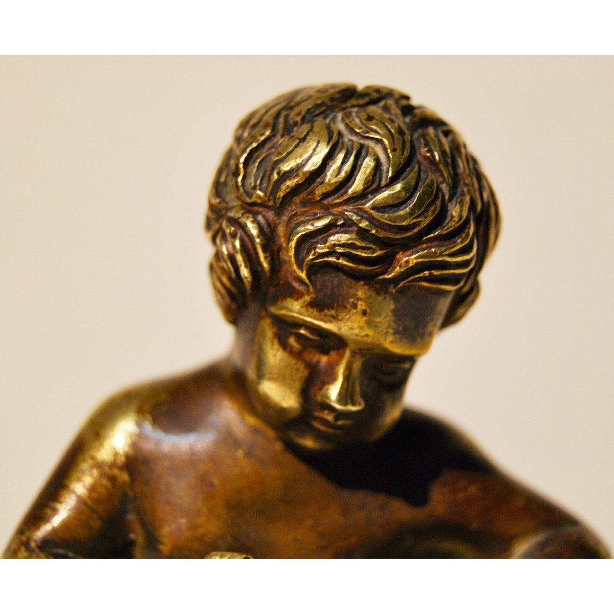 Putto, scultura de bronce de finales del siglo XIX.