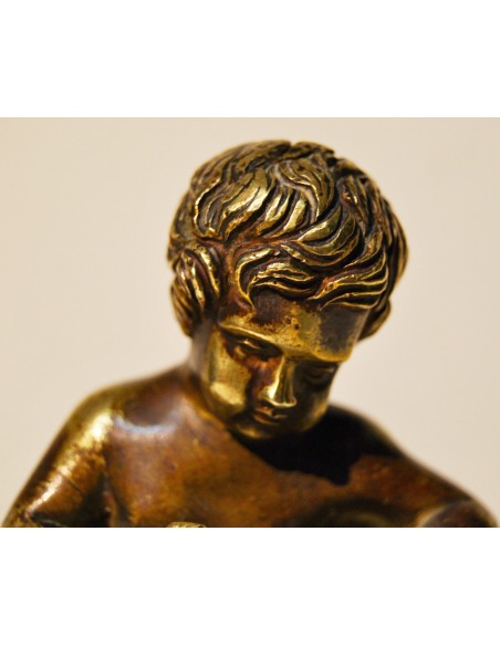 Putto, scultura de bronce de finales del siglo XIX.