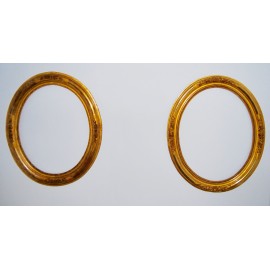 Pair of golden oval frames, 19th century.