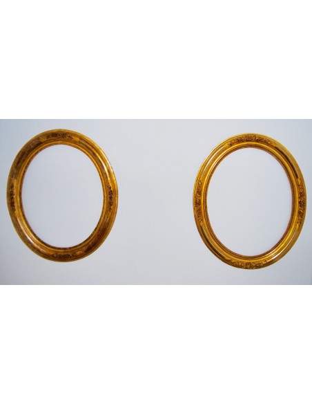 Pareja de marcos ovalados dorados, siglo XIX.