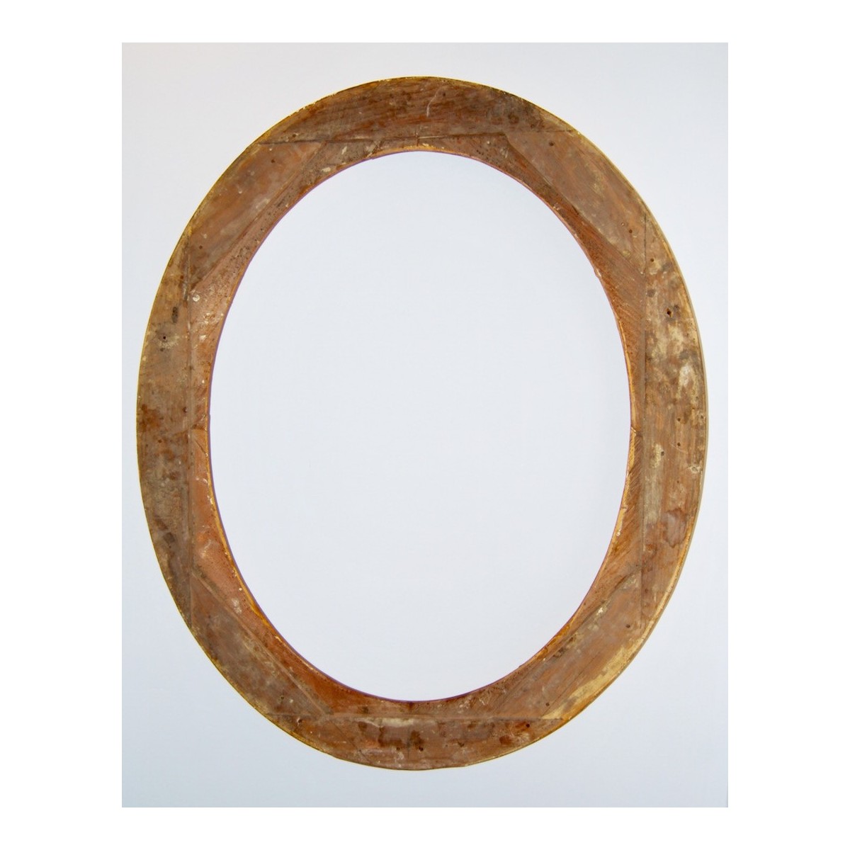 Pareja de marcos ovalados dorados, siglo XIX.