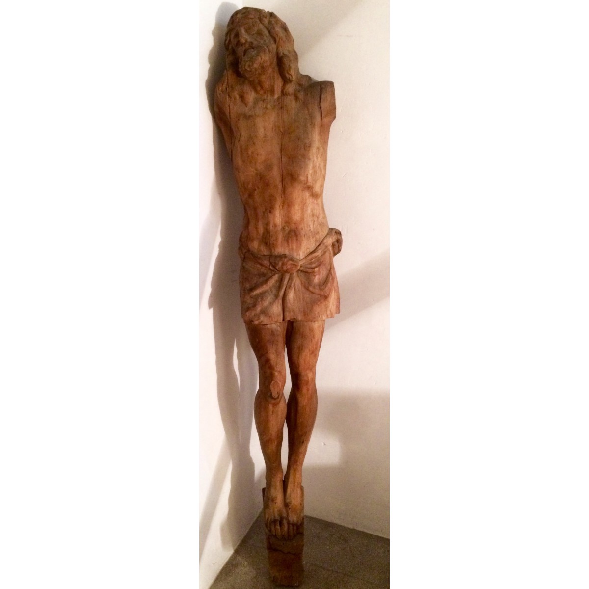 Cristo tallado del siglo XIX.