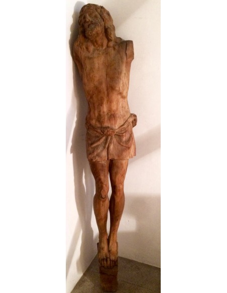 Cristo tallado del siglo XIX.