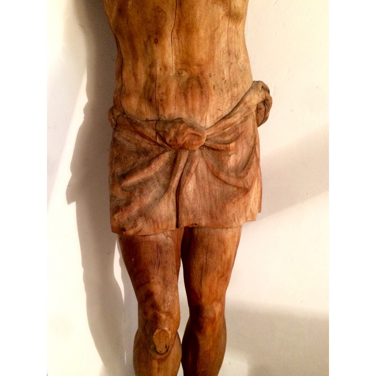 Cristo tallado del siglo XIX.