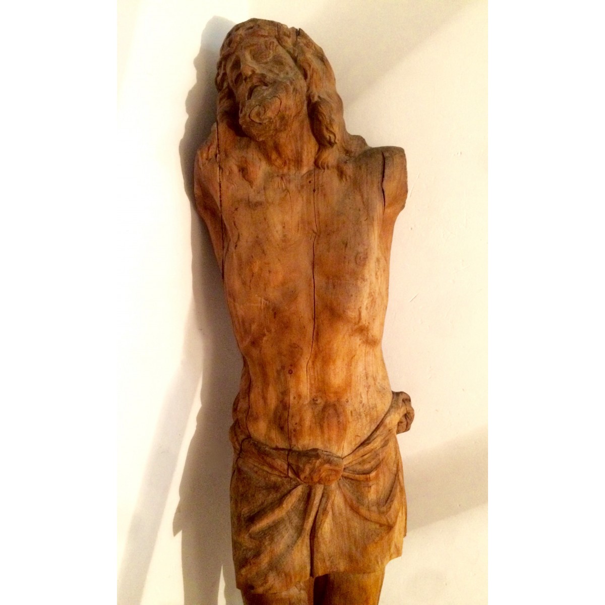 Cristo tallado del siglo XIX.