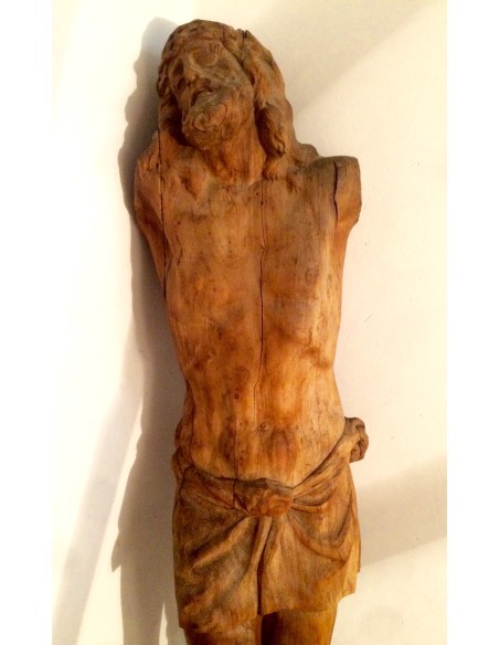 Cristo tallado del siglo XIX.