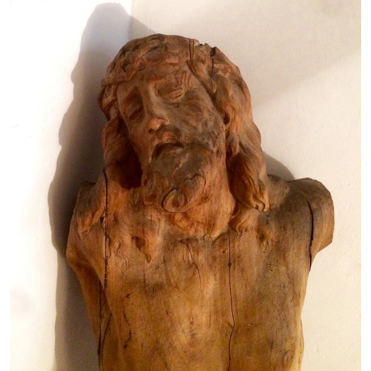 Cristo tallado del siglo XIX.