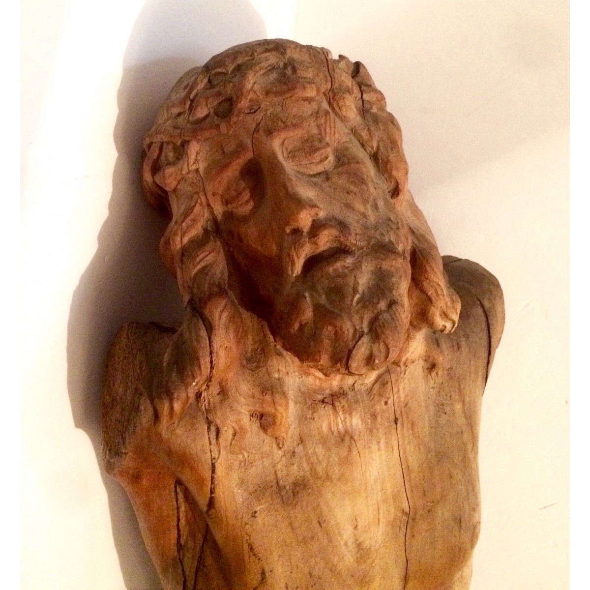 Cristo tallado del siglo XIX.