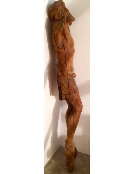 Cristo tallado del siglo XIX.
