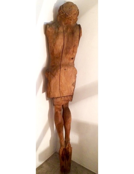 Cristo tallado del siglo XIX.