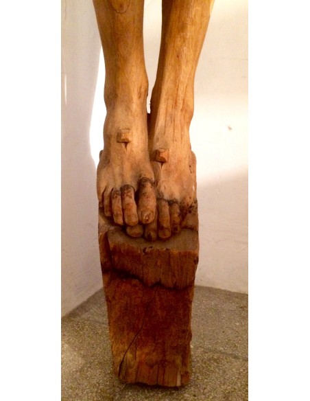 Cristo tallado del siglo XIX.