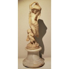 Scultura di alabastro, “Nudo di donna con putto” primi 900