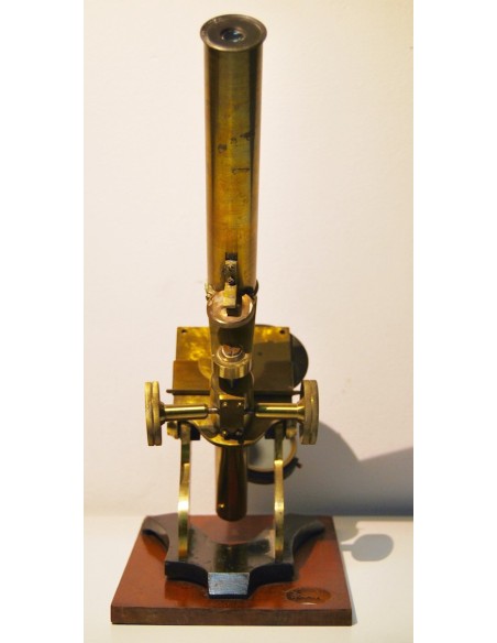 Microscopio inglés del siglo XIX 